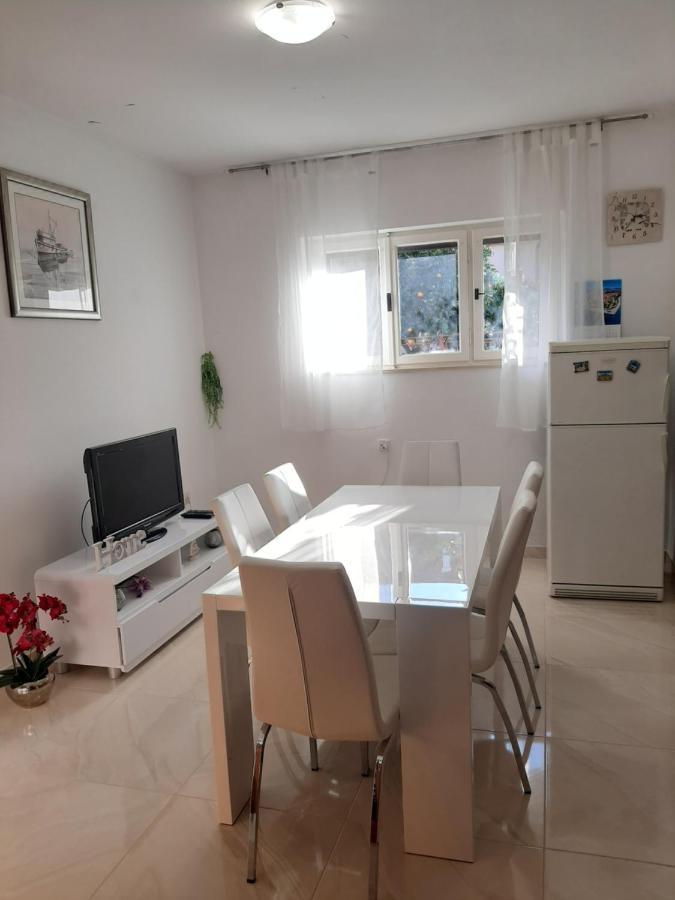 Giovanna - Spacious Lovely Apartment Supetar Eksteriør billede