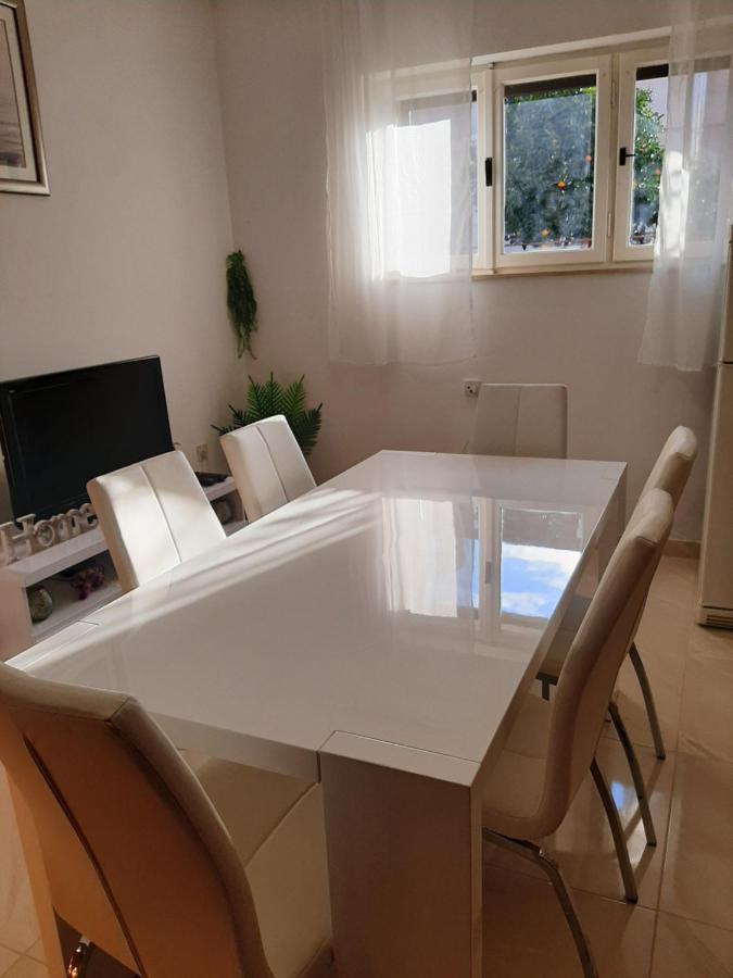 Giovanna - Spacious Lovely Apartment Supetar Eksteriør billede