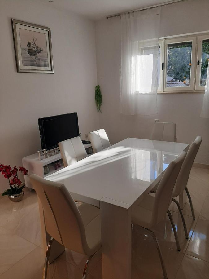 Giovanna - Spacious Lovely Apartment Supetar Eksteriør billede